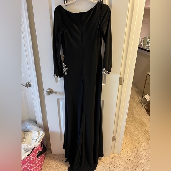 Mac Duggal Embellished Long Sleeve Plunge Neck Jersey Gown Dress - Picture 6 of 6